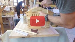Vogelhaus bauen Lektion 11: Montage des Balkon